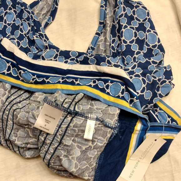 New York & Co NWT Cold Shoulder Blouse Blue Rayon Gold Chain Strap Shirt Sz S - Picture 4 of 6